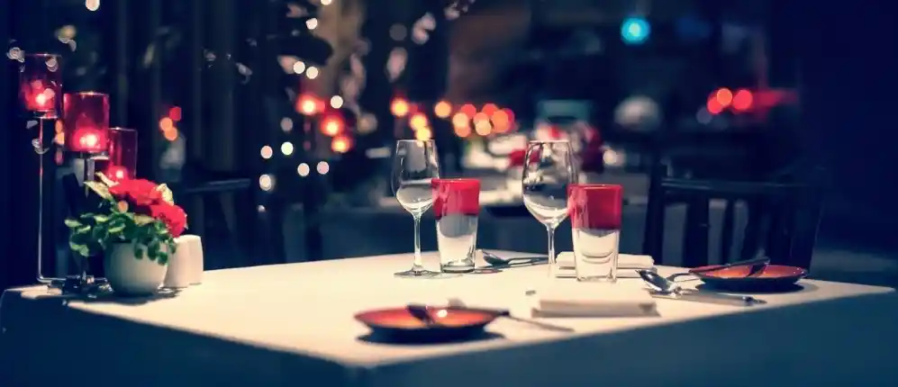 İzmir 2026 Yılbaşı Programları ve Mekanlar - İzmir Mekan Rehberi