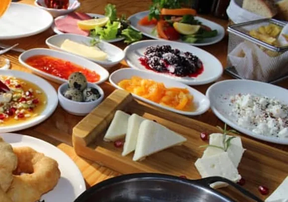 Aktuğ Köy Kahvaltısı - İzmir Mekan Rehberi