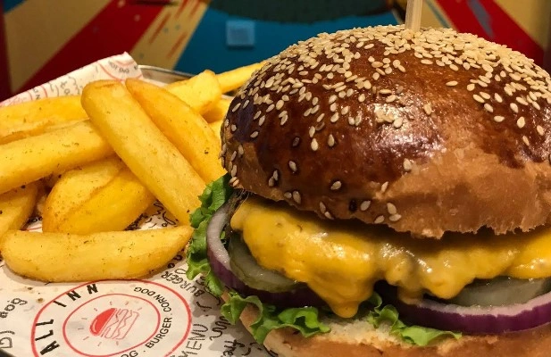 All İnn Burger Karşıyaka - İzmir Mekan Rehberi