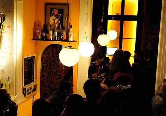 Alsancak Mavi Bar - İzmir Mekan Rehberi