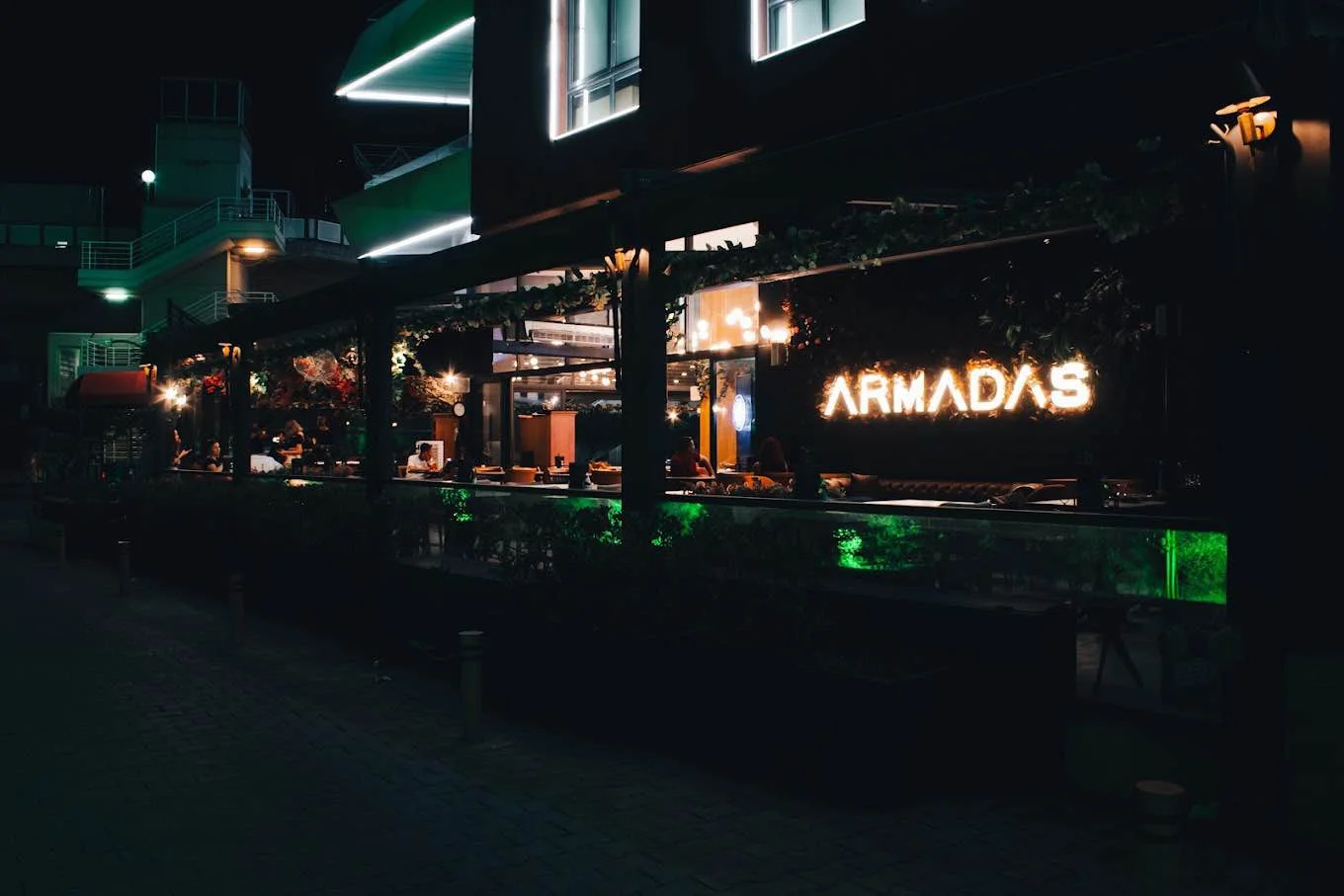 ARMADAS - İzmir Mekan Rehberi