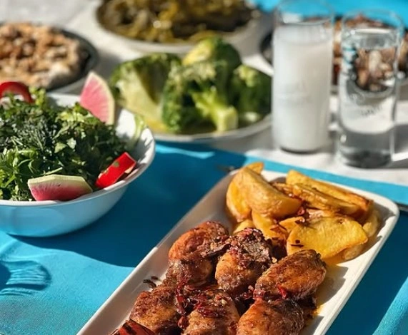 Buzuki Meyhane - İzmir Mekan Rehberi