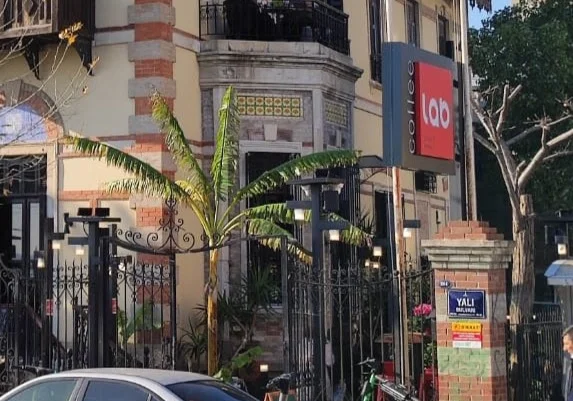 Coffee Lab İzmir Löhner Köşkü - İzmir Mekan Rehberi
