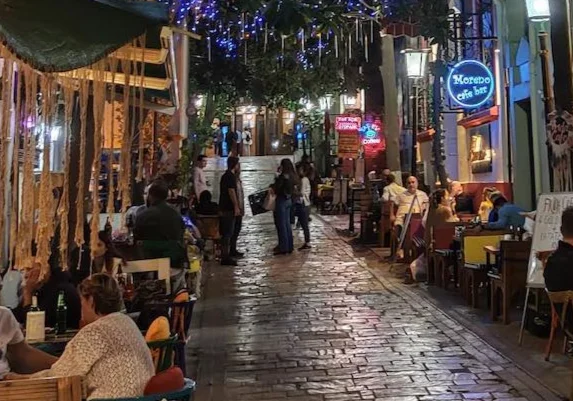 Frida Cafe - İzmir Mekan Rehberi