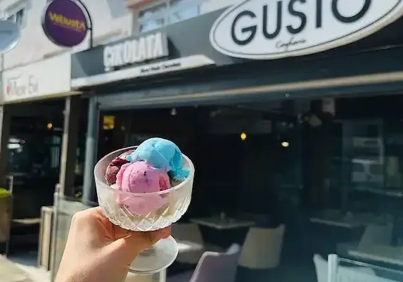 Gusto Cafe & Çikolata Bostanlı - İzmir Mekan Rehberi