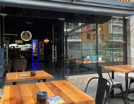Hamburg Street Foods & Pub - İzmir Mekan Rehberi