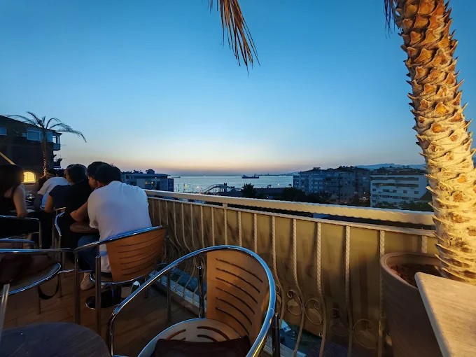 Haus Pera Coffee, Konak - İzmir Mekan Rehberi