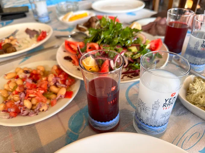 Havuzlu Meyhane - İzmir Mekan Rehberi