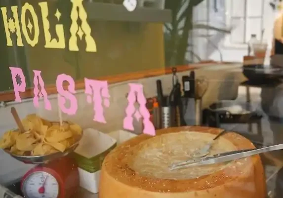 Hola Pasta - İzmir Mekan Rehberi