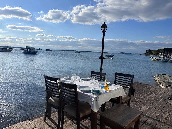 Ali'nin Yeri Ildırı Balık Restaurant - İzmir Mekan Rehberi