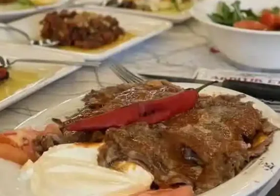 Akbıyık Döner Çamdibi - İzmir Mekan Rehberi