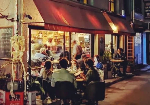 JUNKER Cafe & More - İzmir Mekan Rehberi
