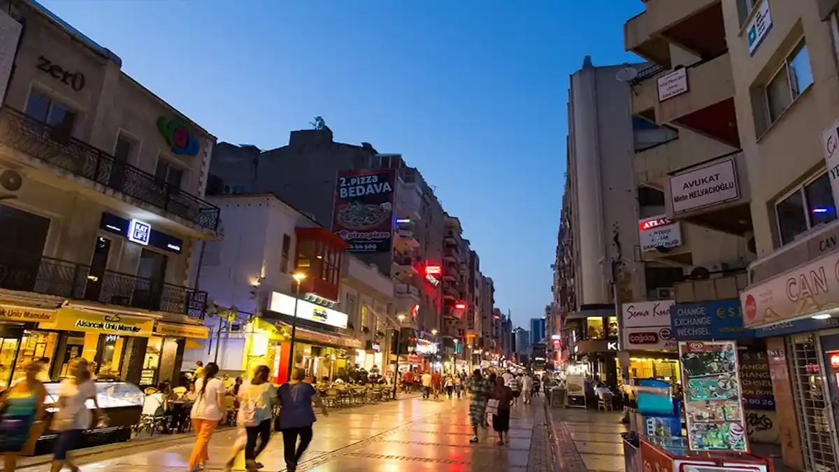 İzmir Kıbrıs Şehitleri Caddesi ve Çevresindeki Mekanlar - İzmir Mekan Rehberi