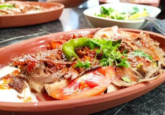 Konak Meydan Dönercisi - İzmir Mekan Rehberi