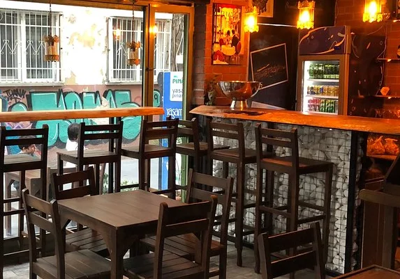 Mantis Cafe Bar - İzmir Mekan Rehberi