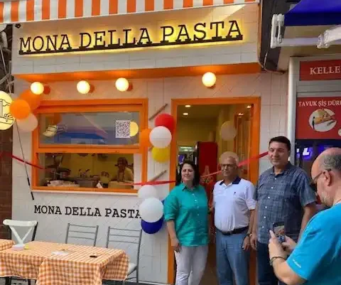 Mona Della Pasta - İzmir Mekan Rehberi