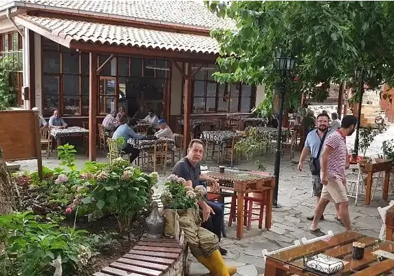 Mor Fesli  - İzmir Mekan Rehberi