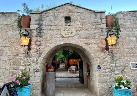 Salkım Söğüt Alaçatı  - İzmir Mekan Rehberi