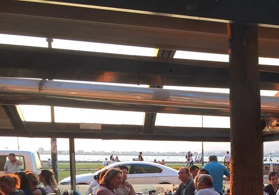 Sami's Melanie Cafe & Restaurant - İzmir Mekan Rehberi