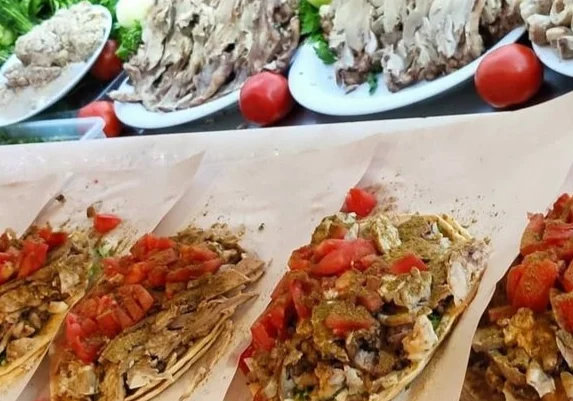 Meşhur Söğüşçü Celal ve Oğulları - İzmir Mekan Rehberi