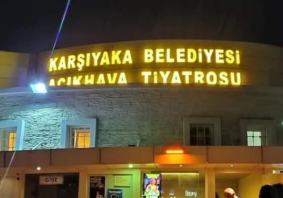  Suat Taşer Açık Hava Tiyatrosu Bostanlı - İzmir Mekan Rehberi