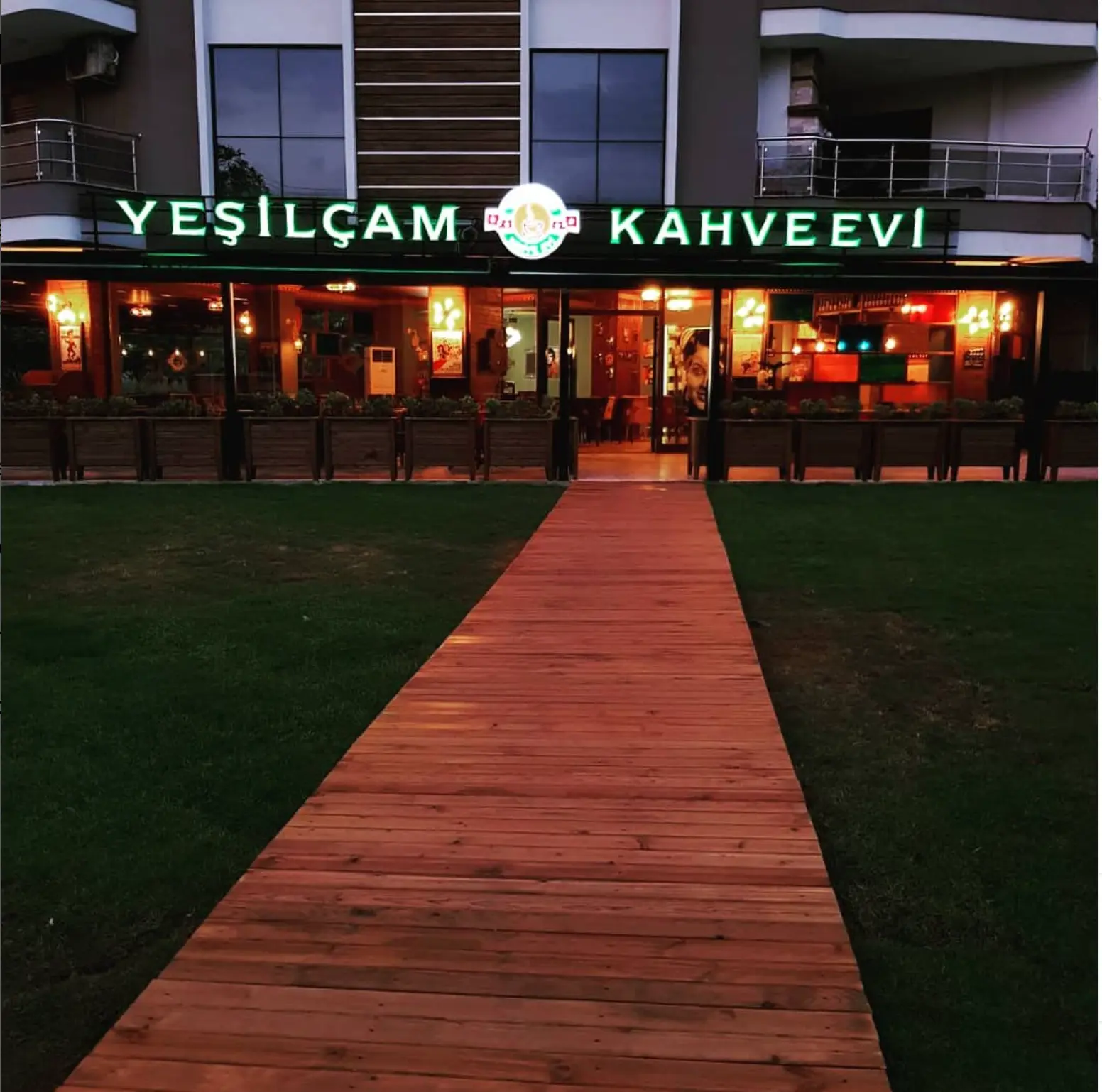 Yeşilçam Kahve Evi - İzmir Mekan Rehberi