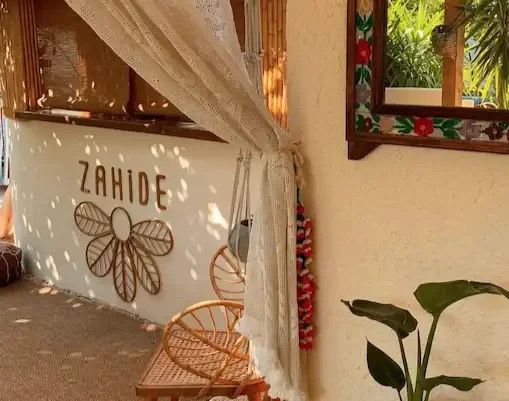  Zahide Alaçatı - İzmir Mekan Rehberi