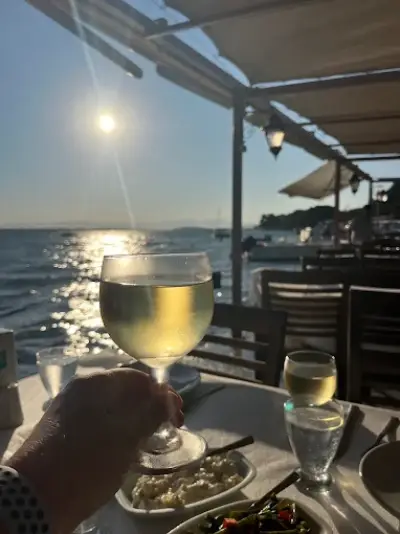 Ali'nin Yeri Ildırı Balık Restaurant - İzmir Mekan Rehberi