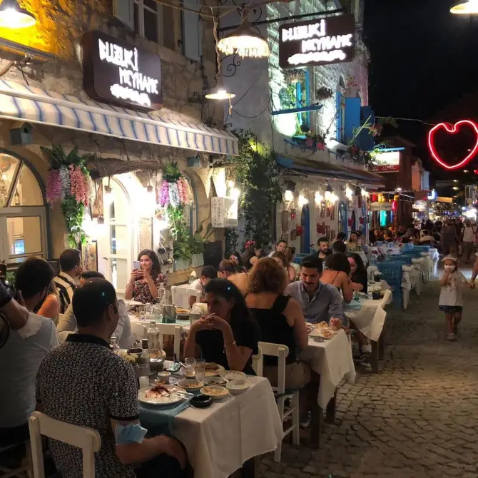 Buzuki Alaçatı - İzmir Mekan Rehberi