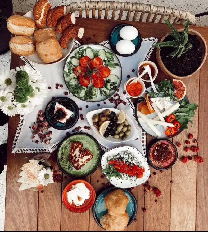 Avula Alaçatı - İzmir Mekan Rehberi