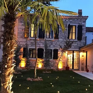 1870's Taş Konak Otel Cafe&Bakery - İzmir Mekan Rehberi