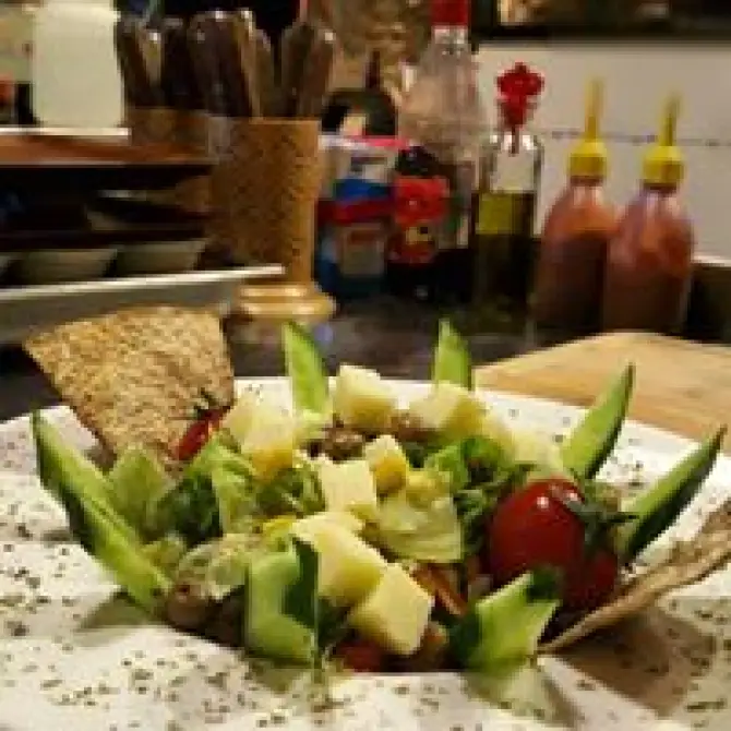 Yolo Art & Lounge - İzmir Mekan Rehberi