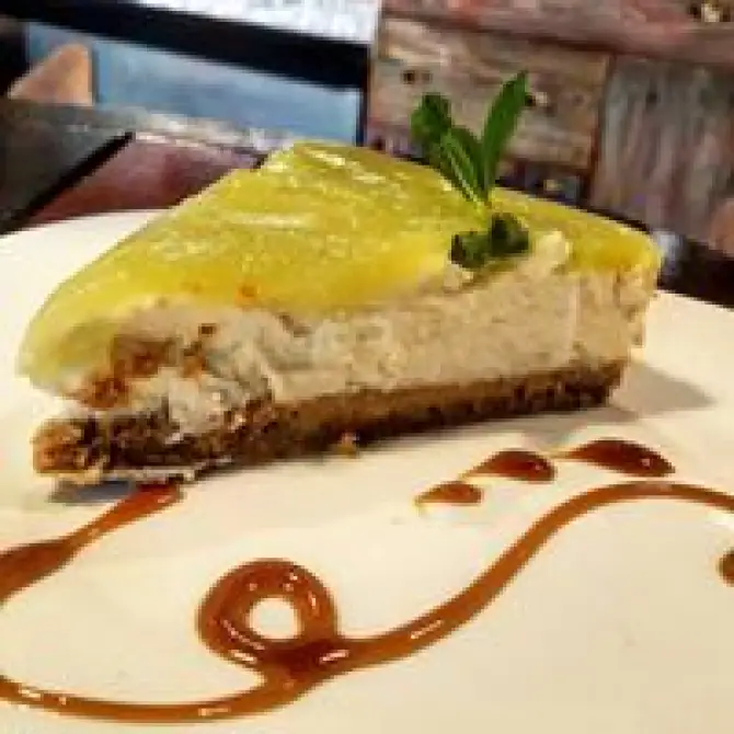 Yolo Art & Lounge - İzmir Mekan Rehberi