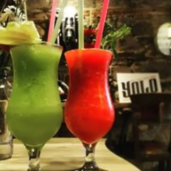 Yolo Art & Lounge - İzmir Mekan Rehberi