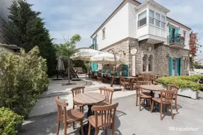 1850 Cafe Restaurant fotoğraf 3 - İzmir Mekan Rehberi