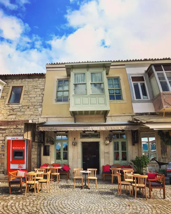 Avula Alaçatı - İzmir Mekan Rehberi