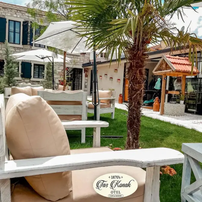 1870's Taş Konak Otel Cafe&Bakery - İzmir Mekan Rehberi