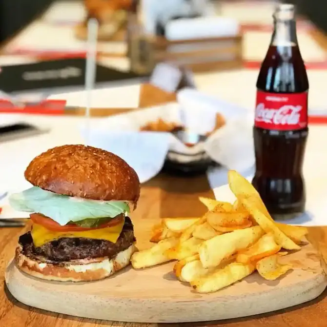 Mengoli Burger Steak Fries - İzmir Mekan Rehberi