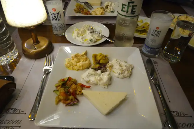 Muzom Restoran Göztepe - İzmir Mekan Rehberi