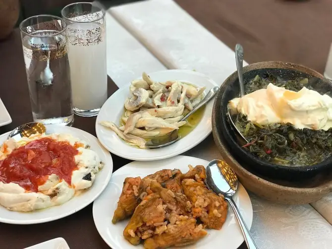 Muzom Restoran Göztepe - İzmir Mekan Rehberi