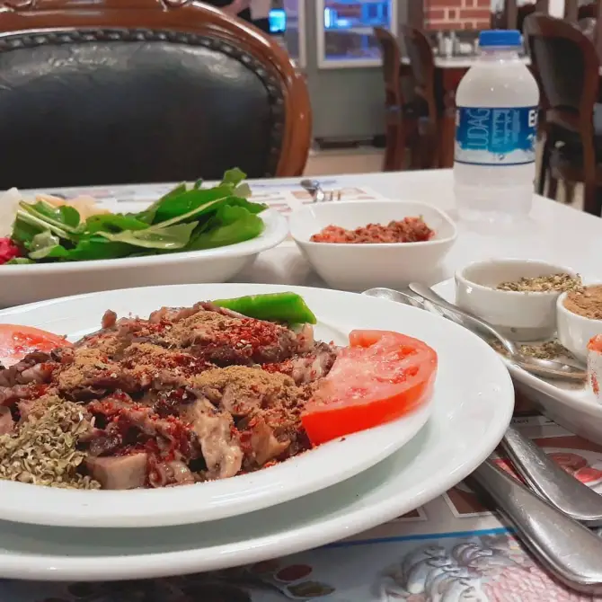 Çorbacı İsmet Usta - İzmir Mekan Rehberi