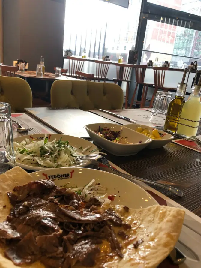 Ye Döner - İzmir Mekan Rehberi