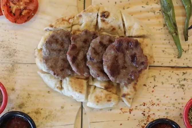 Macır Köfte - İzmir Mekan Rehberi