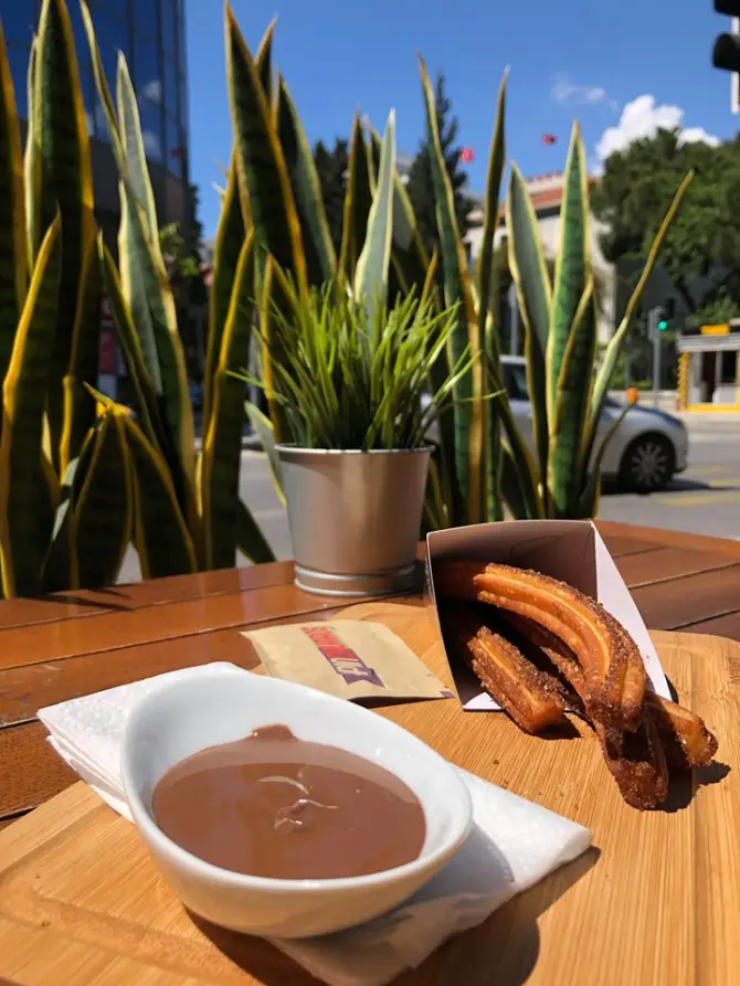 Pinchurros Coffee - İzmir Mekan Rehberi