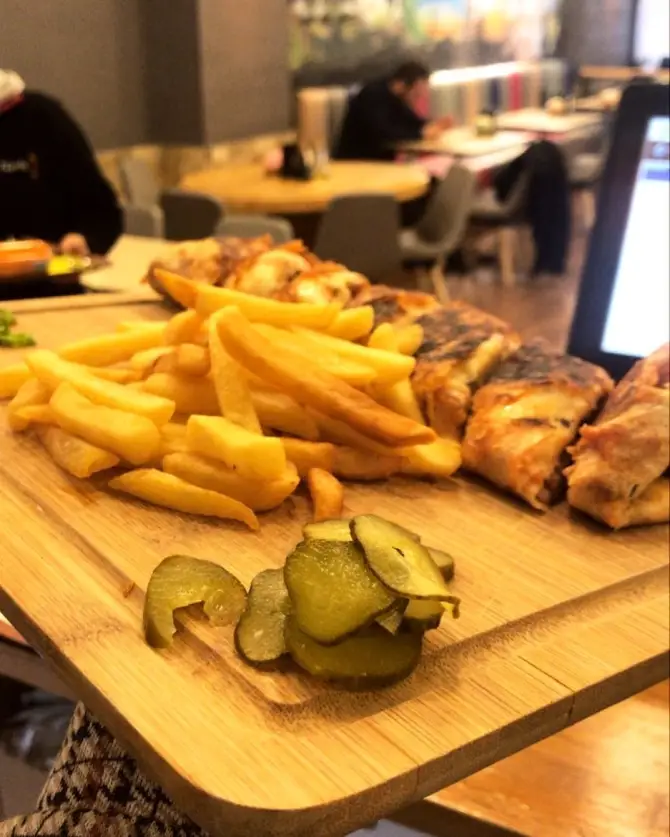 Harbi-Ye Döner - İzmir Mekan Rehberi