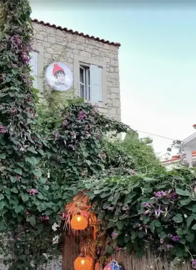 Azize Alaçatı Meyhanesi fotoğraf 2 - İzmir Mekan Rehberi