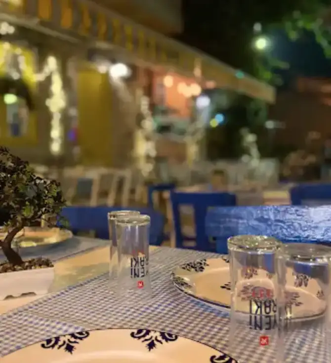 Azize Alaçatı Meyhanesi - İzmir Mekan Rehberi