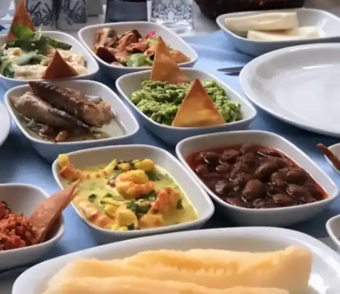 Azize Alaçatı Meyhanesi - İzmir Mekan Rehberi