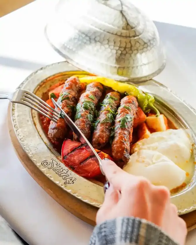 Emirgan Sütiş Folkart - İzmir Mekan Rehberi
