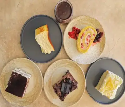 Gusto Cafe & Çikolata Bostanlı fotoğraf 2 - İzmir Mekan Rehberi